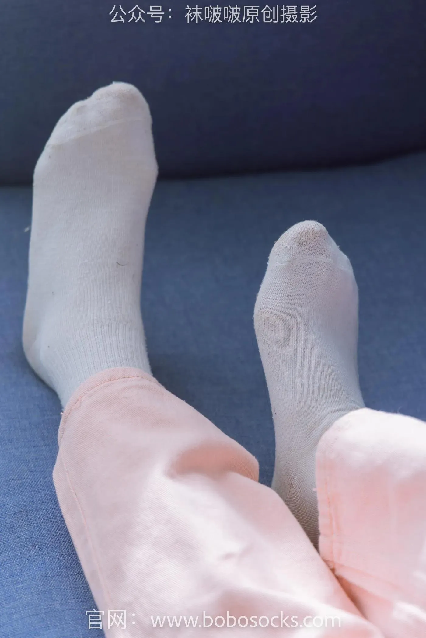 [BoBoSocks袜啵啵]NO.141 周周-运动鞋、白棉袜、裸足 [140P]插图3